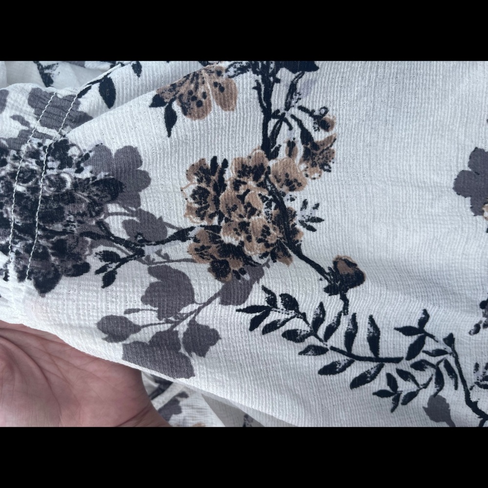 Black and Cream Floral Blouse - Picture 4 of 14